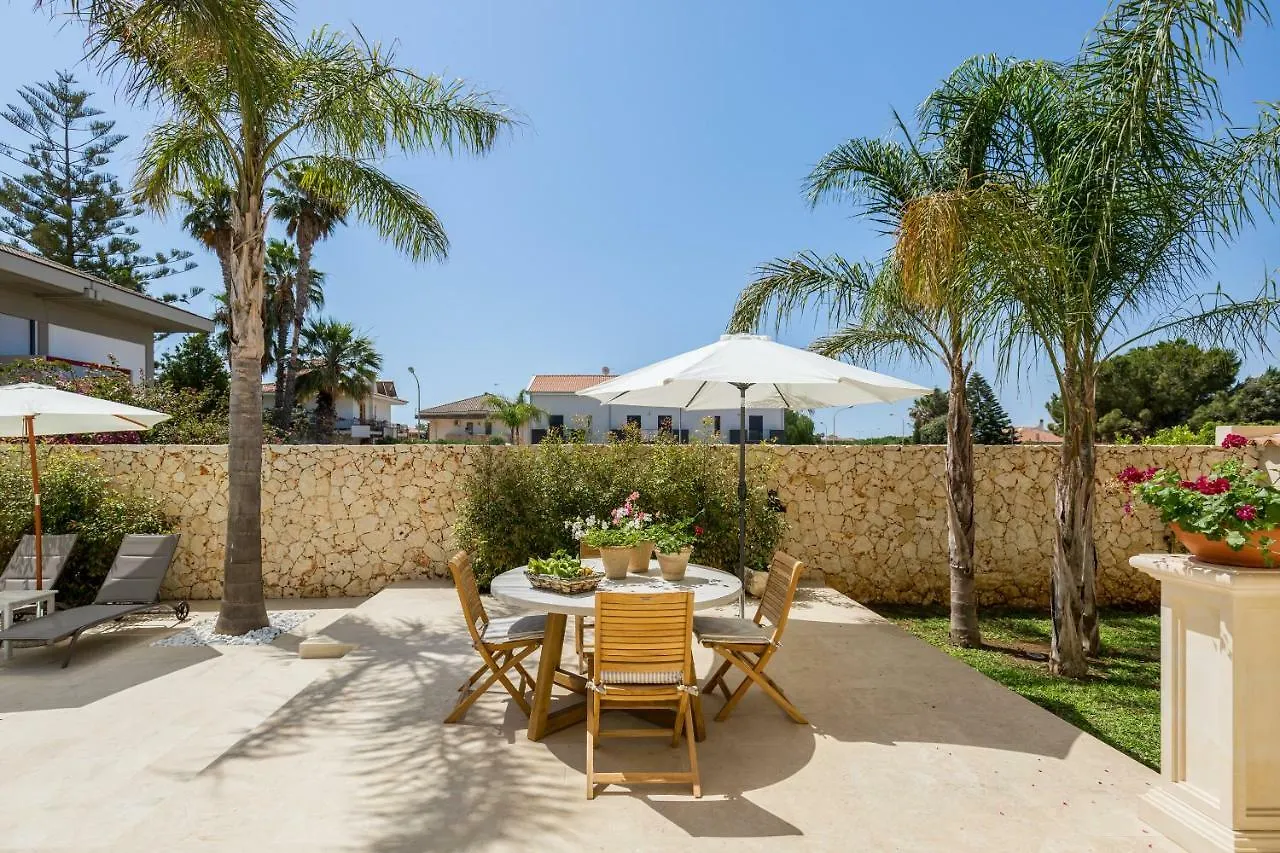 Villa Raphael 阿沃拉