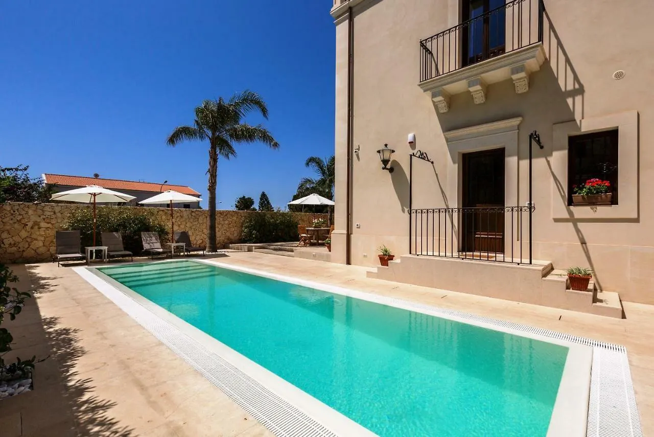 Villa Raphael 阿沃拉