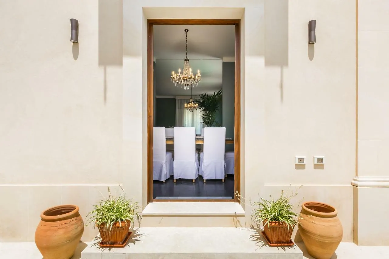Villa Raphael 阿沃拉