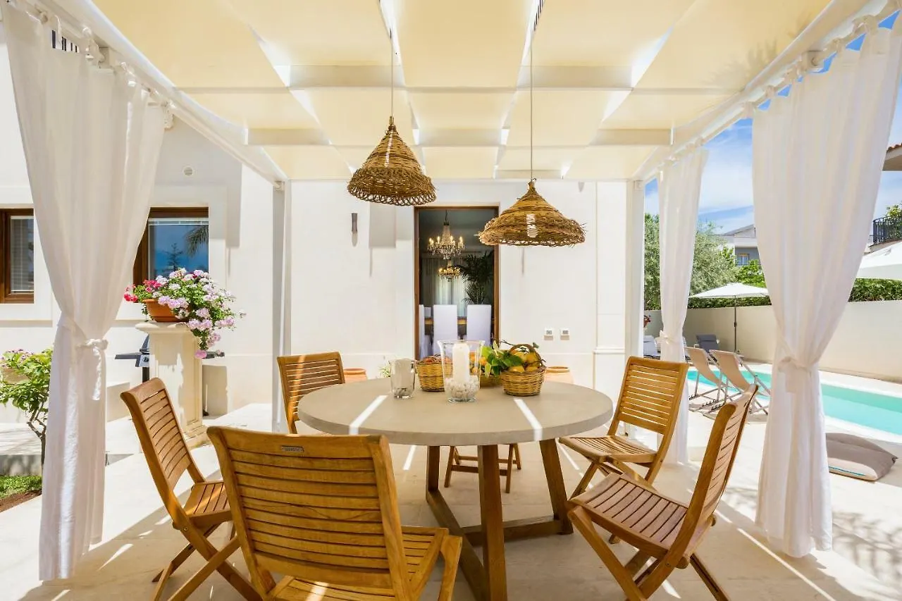 Villa Raphael 阿沃拉