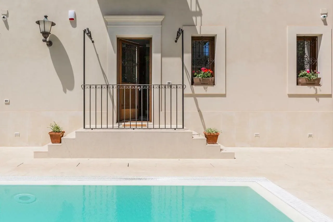 Villa Raphael Avola