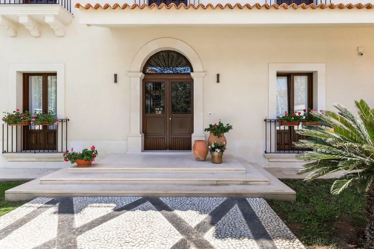 Villa Raphael Avola Italy