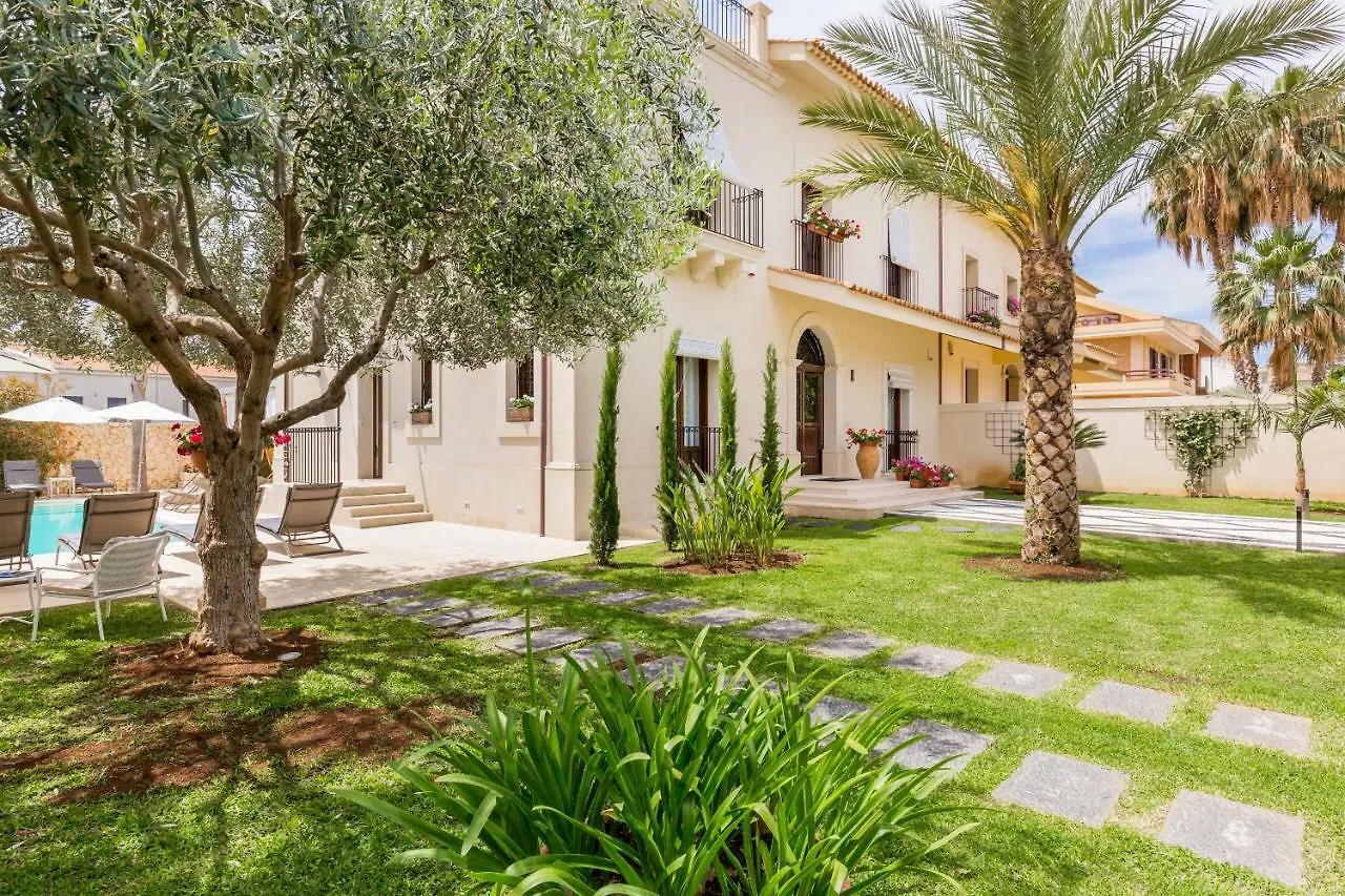Villa Raphael Avola